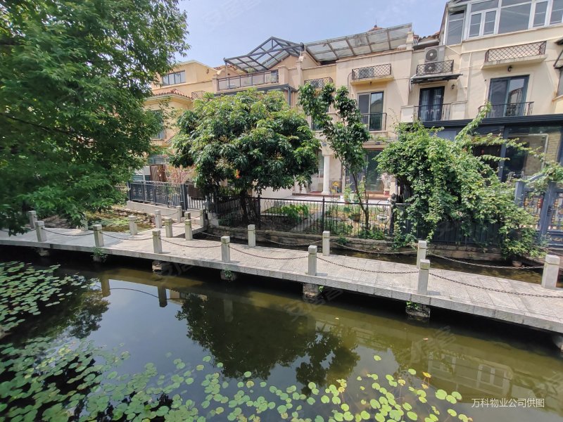 万科松山湖1号临溪别墅安静装修用料  超大地下室