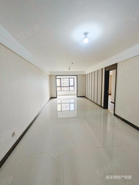 融创外滩公馆一期 商圈成熟 集中供暖 双卫格局 次新小区