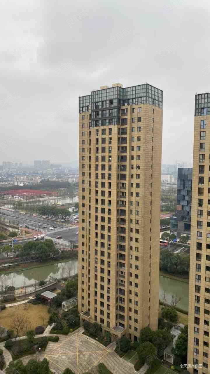 东部新城 高楼层采光充足 商品房 交通便利 楼龄新 近医院