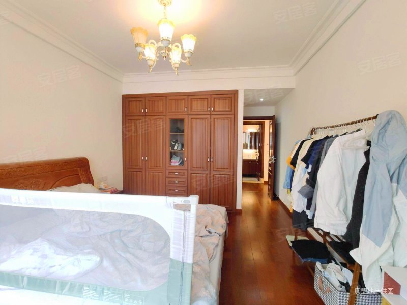 滇池边总高11层的电梯洋房精装修三室两厅两卫,招商海公馆二手房,163