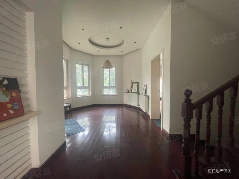 锦绣花园精装双拼别墅 带大花园 临湖边 随时看房