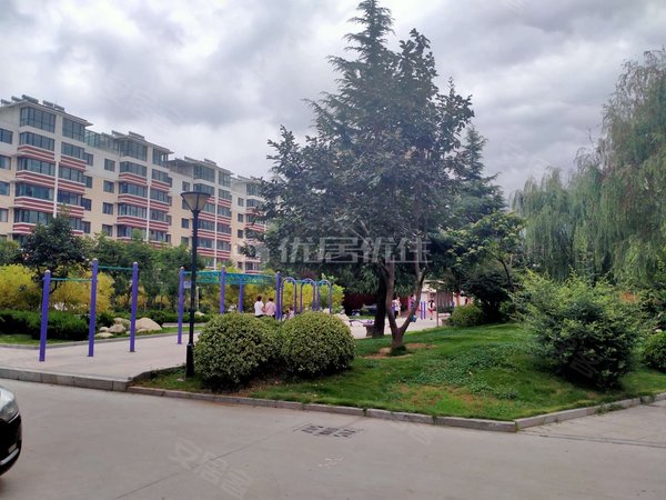 青岛莱西水集银泰紫荆城带车库,北京路紫荆城,矮楼层,价格便宜出租