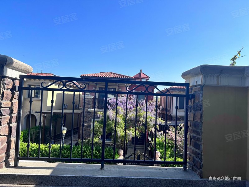 两层独栋别墅,精装修前排中间位置前后院子