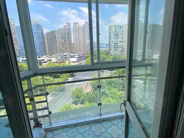杭州滨江彩虹城碧水豪园(公寓住宅)碧水豪园一室一厅一厨一卫一阳台