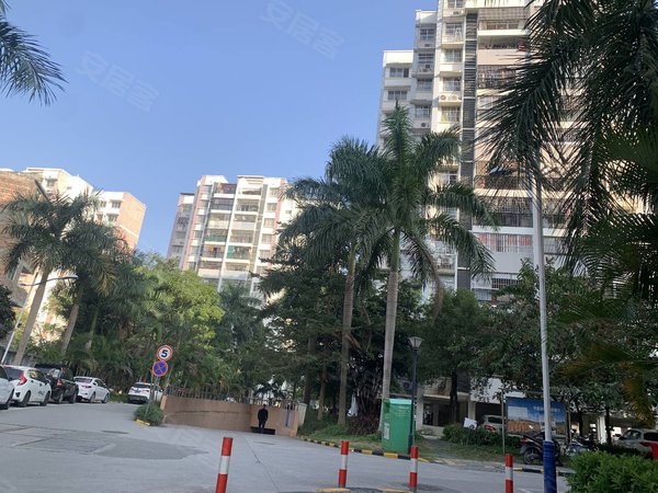 南宁西乡塘大学东路金水湾花园北区一号线鲁班路地铁口,心圩江公园旁