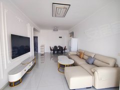 防城港港口桃花湾广场看湖景两室一厅，采光好通风好，拎包入住出租房源真实图片