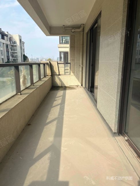 明月湖心半岛次新小区纯洋房带双车位中间楼层采光好