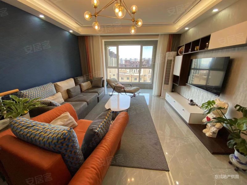 龙凤祥苑3室2厅135万元精装