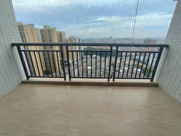 海丰海城海城城区华夏阳光头次出租 华夏阳光 电梯精装 不靠三环 拎包