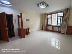 临朐临朐城区人民医院三室带家具，需要啥可以配，多层一楼，随时看出租房源真实图片