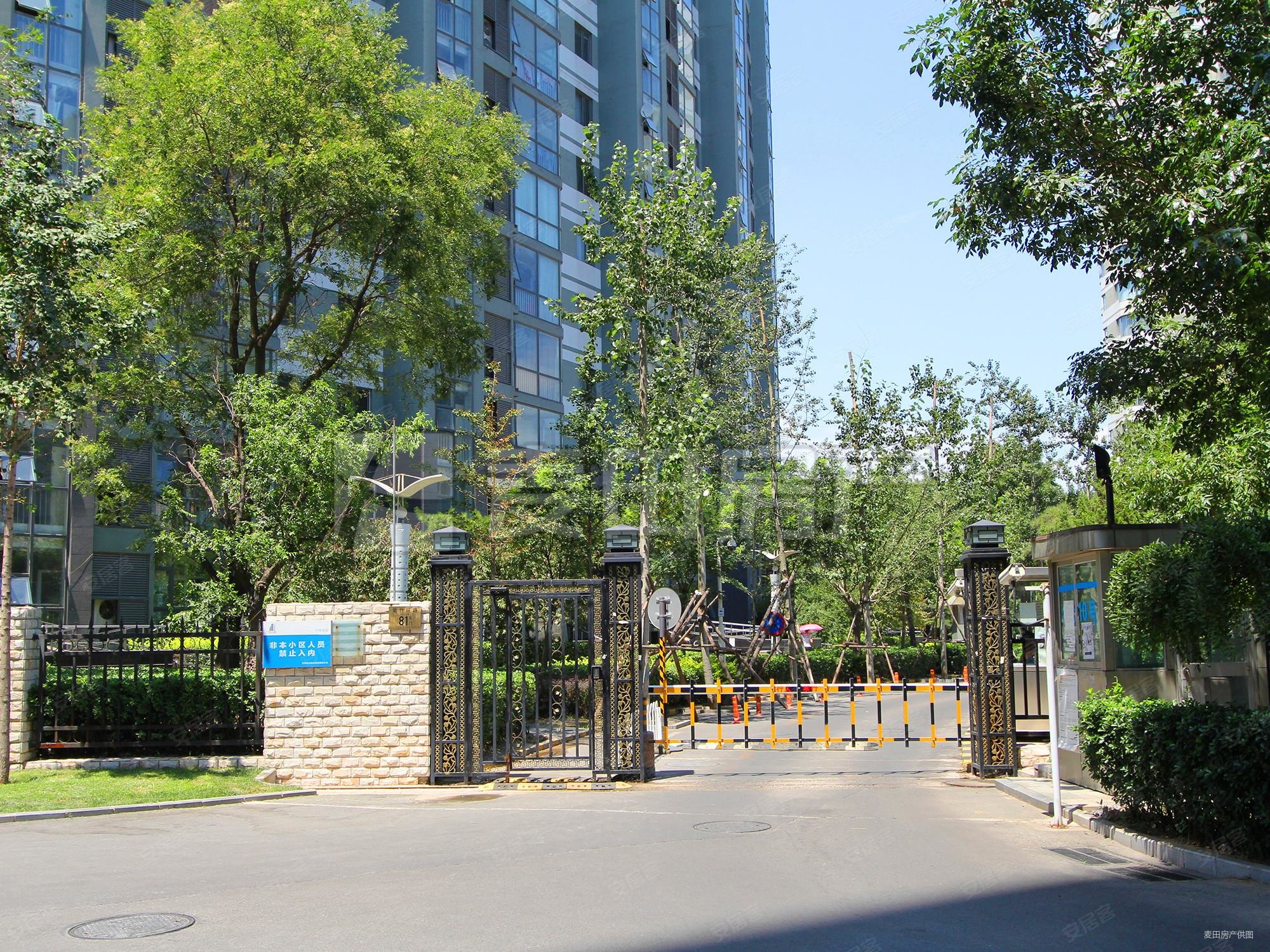 紫云轩10号名邸3室2厅2卫207㎡南北1800万