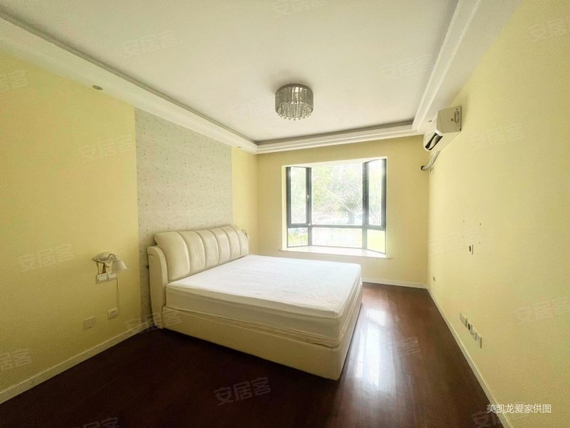 新华世纪园 南北两房带车位,精装,拎包入住