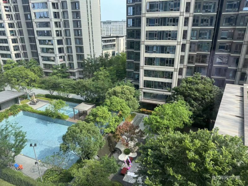 中骏天宸 豪装5房4卫 前后看中庭 一梯一户 带车位两个