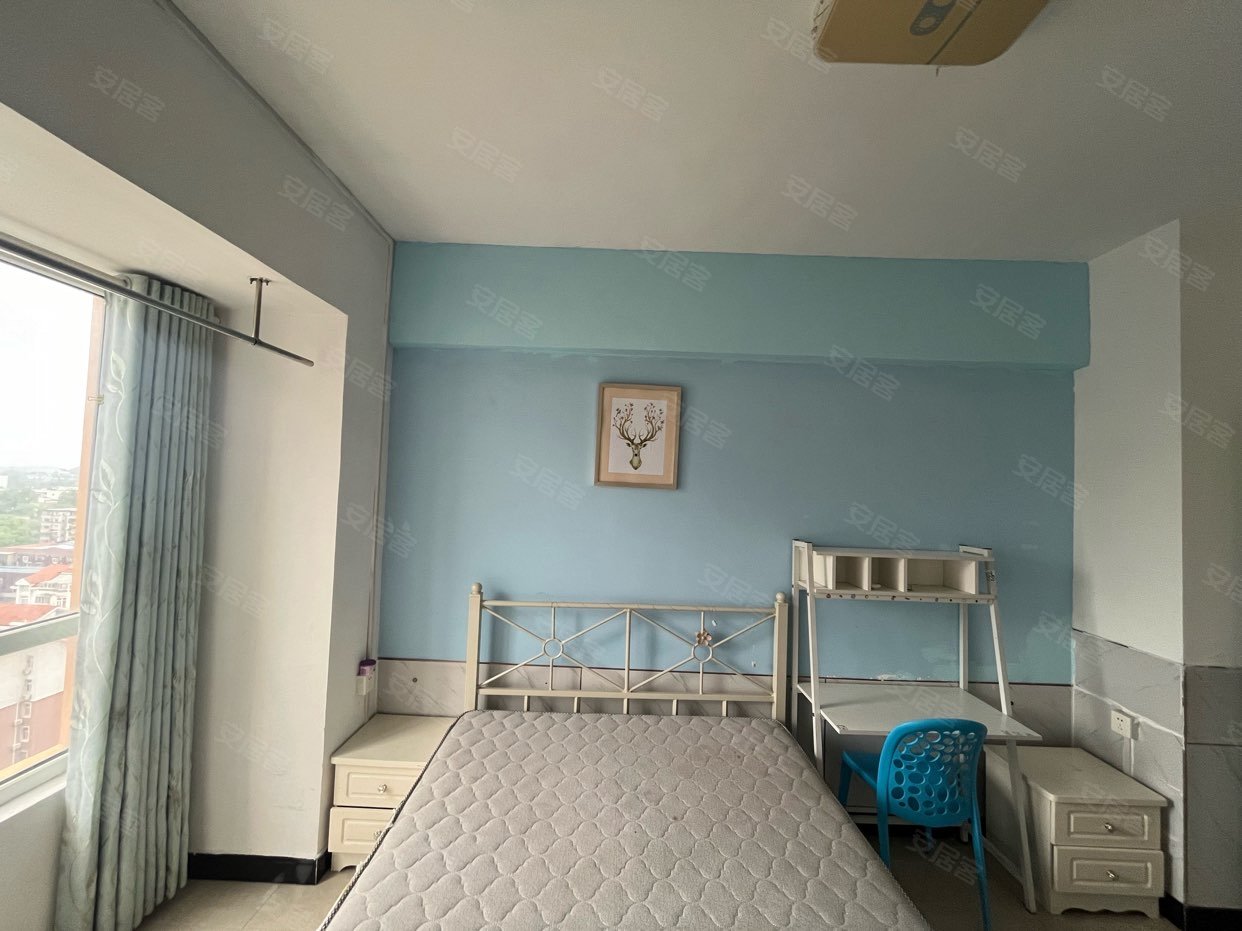 光谷无中独卫阳光标准间