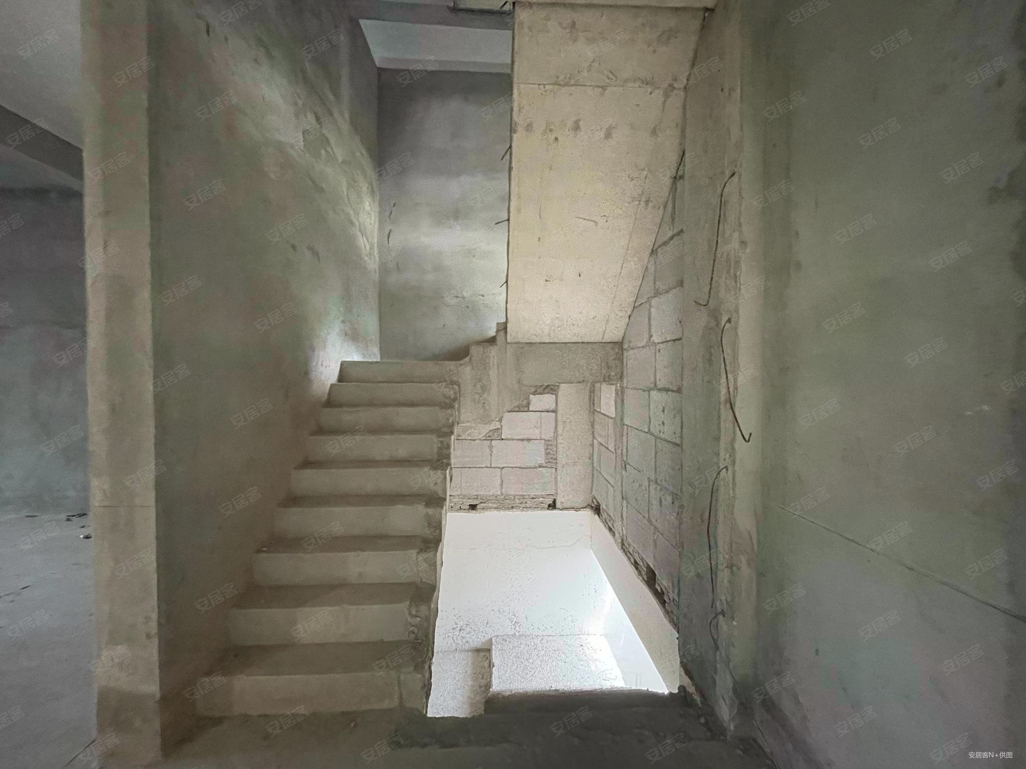 珑璟轩(别墅)4室2厅3卫169㎡南160万