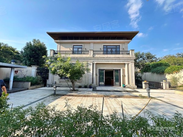 绿城玫瑰园 超赞的豪装独栋别墅 花园占地1200平左右,昆山市绿城玫瑰