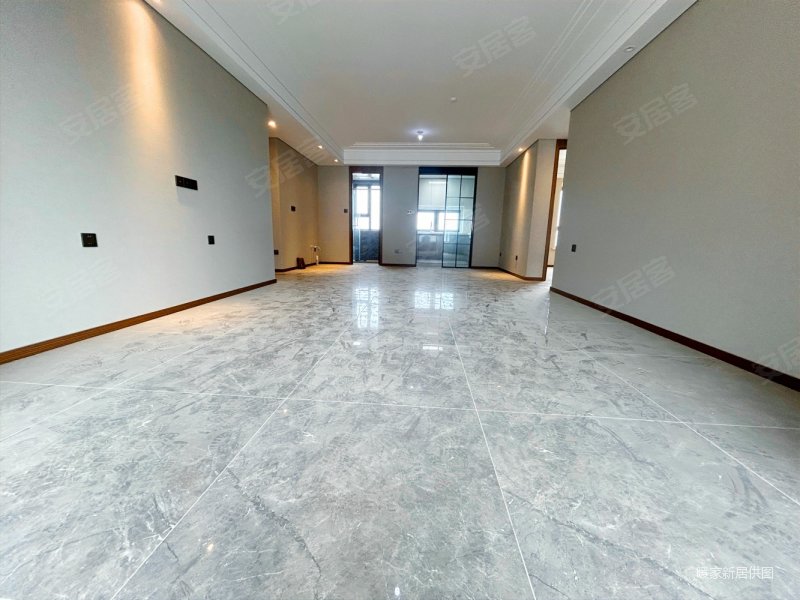 中铁沣河湾3室2厅2卫127㎡南北148万