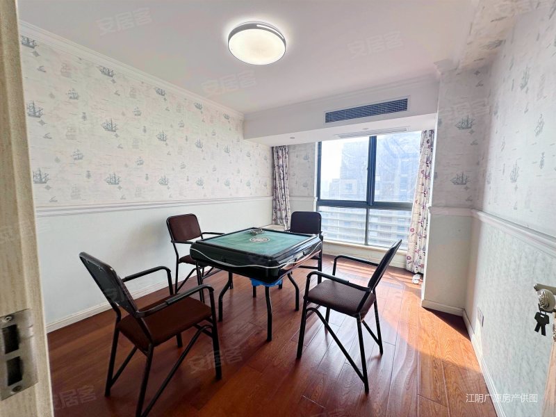 金都华庭 166平精装电梯4房2卫 108万可拎包入住