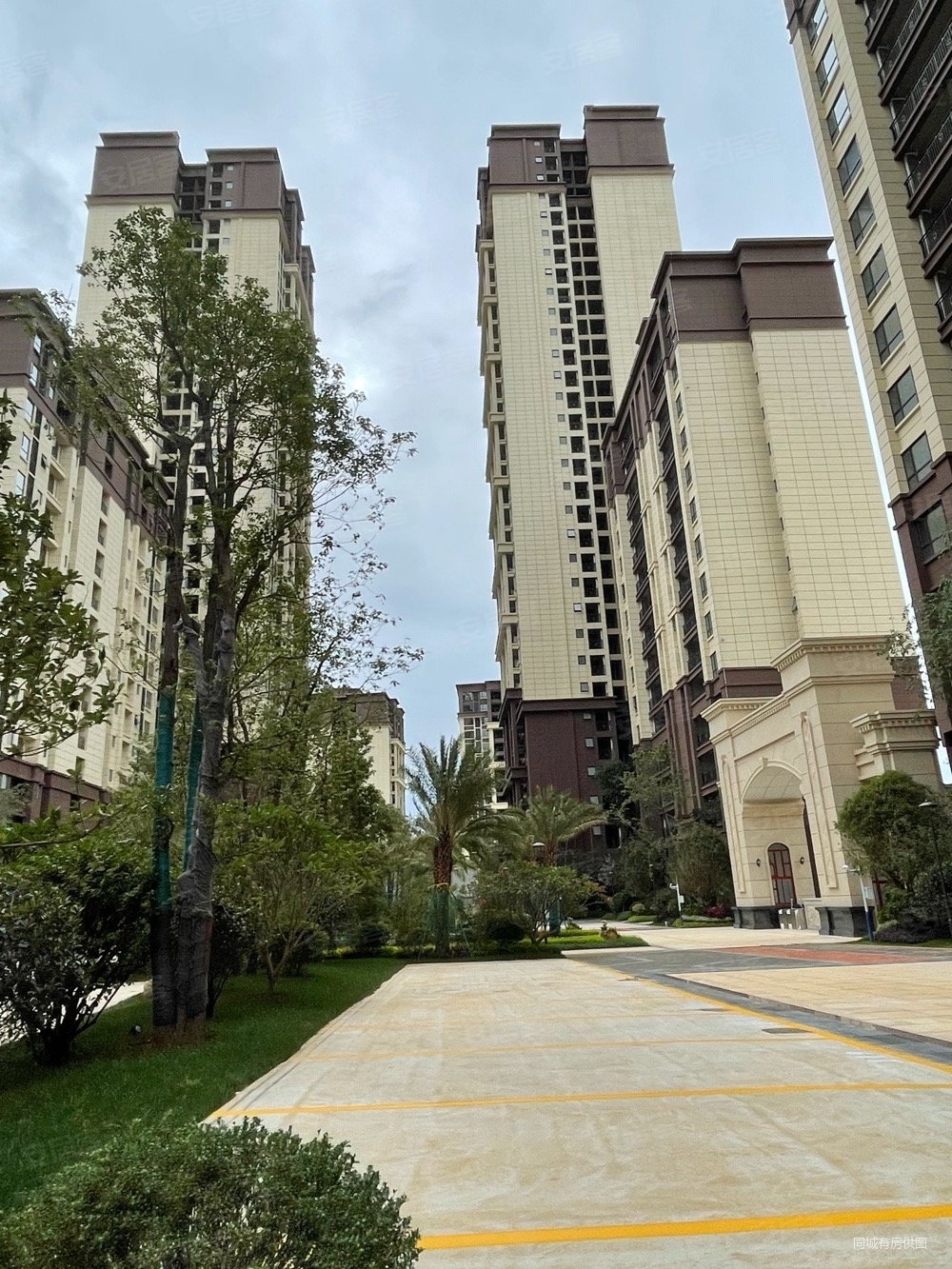 文山世纪名苑4室2厅3卫149.6㎡南北79.8万