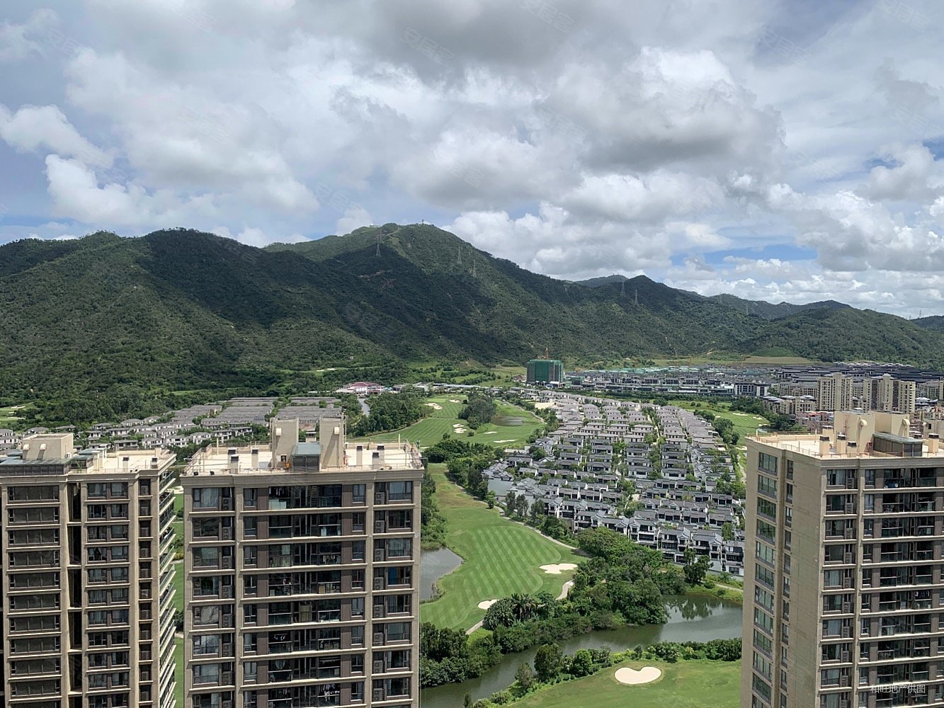 翠湖香山玉兰苑3室2厅2卫114.74㎡南310万