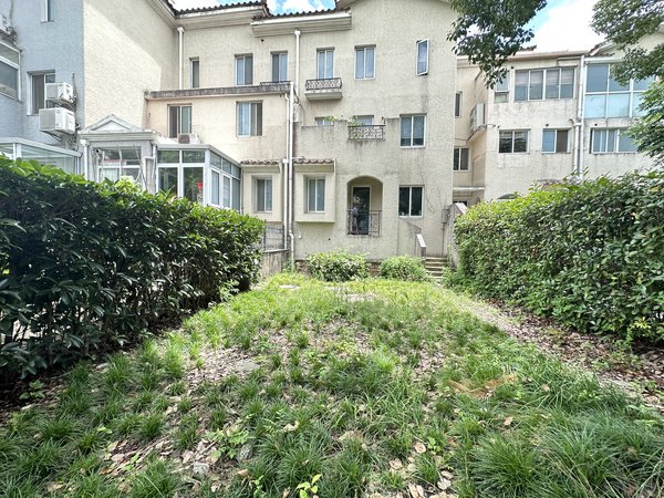 上海奉贤南桥聚贤煌都(别墅)紧邻商学院 联排别墅 整撞出租 随时看房