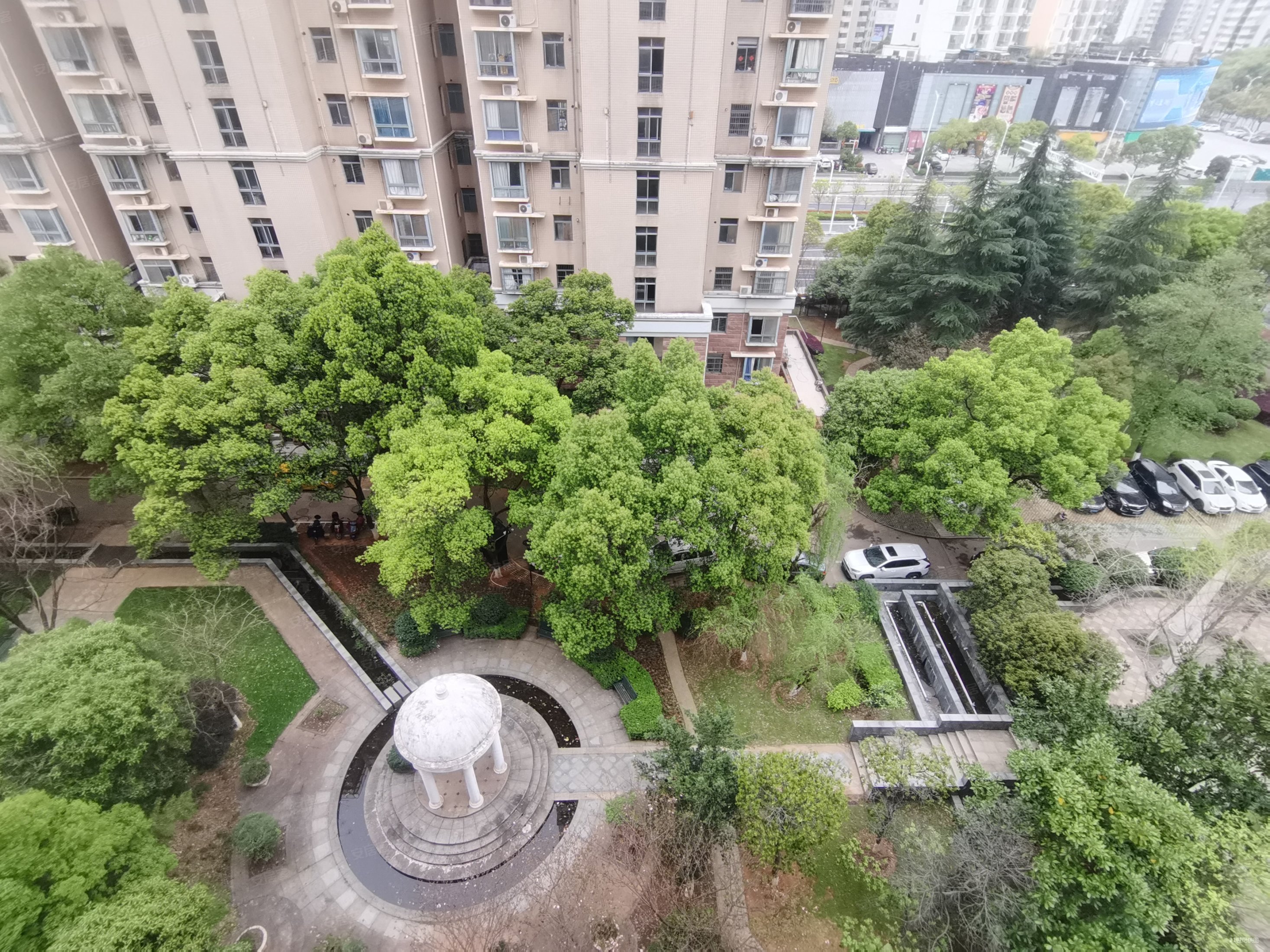 滨江豪园3室2厅2卫131.89㎡南北205万