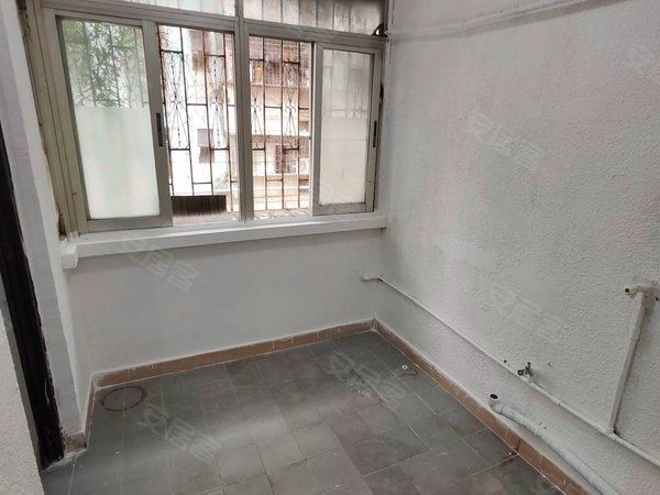 深圳罗湖泥岗红岗花园红岗花园 大两房(带两个卫生间) 二楼 适合家庭