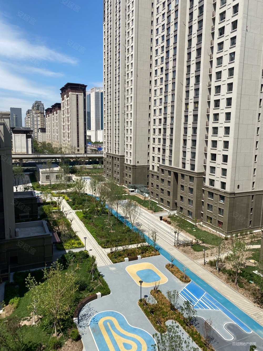 天成华境4室2厅3卫190㎡南北438万