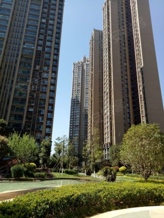 春融街 七彩云南第壹城 2室精装含车有位阳台 首付70万带走