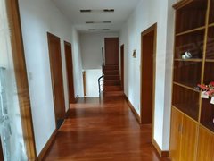 湖州德清德清市区五龙小区排屋5房两厅3卫，精装修，带车库，拎包入住，出租房源真实图片
