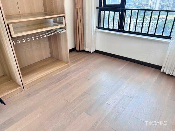 锦城龙苑4室2厅2卫100㎡南北70万