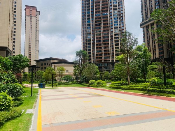 泉州鲤城西湖源昌江南城皇冠假日酒店  源昌江南城全新精装4房 看房有