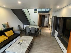 石狮石狮服装城世茂摩天城押一付一！米兰广场精装两房一厅1900元朝南采光好定制橱衣柜出租房源真实图片