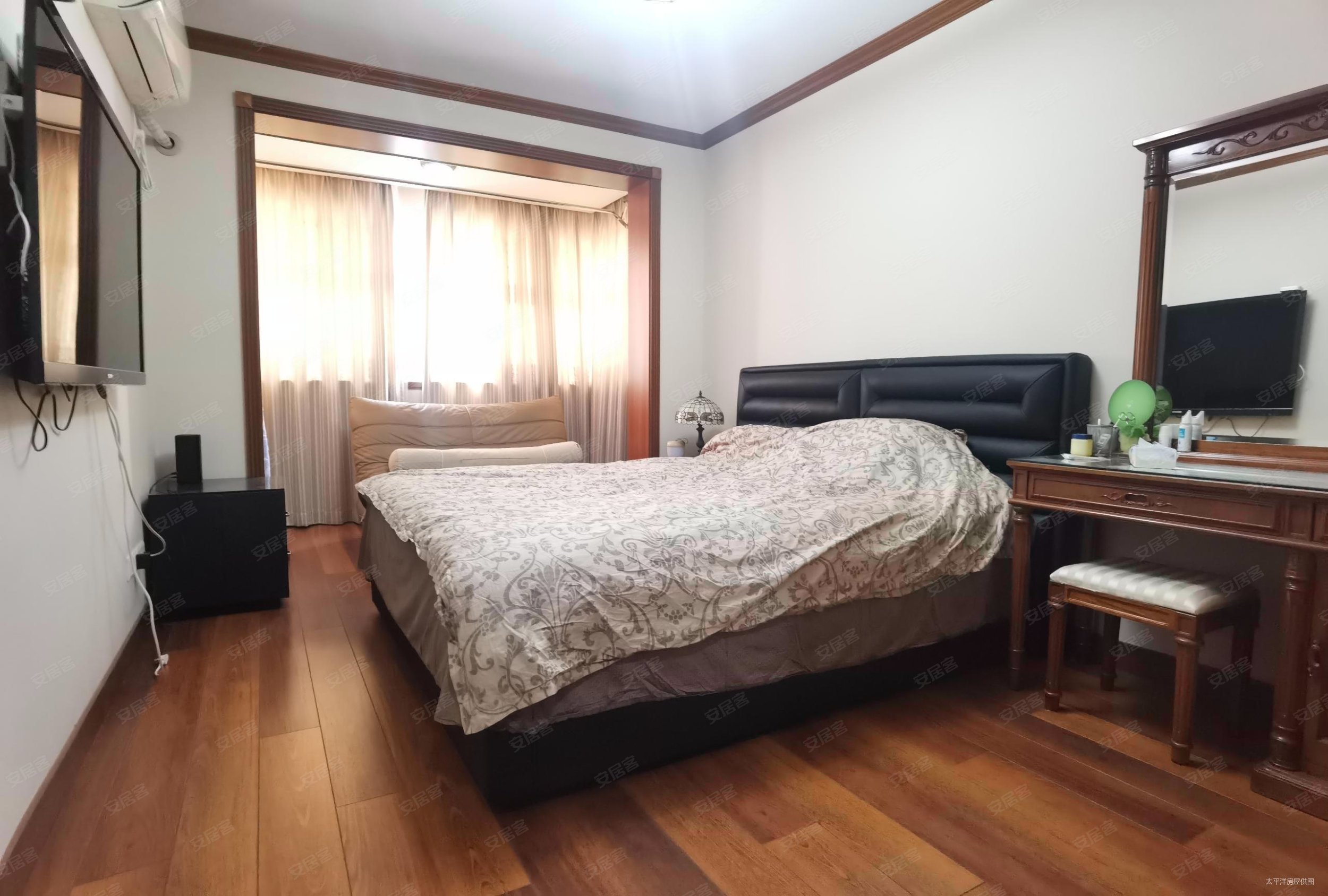 静安四季公寓 双卫 南北通透 带电梯 临地铁 中间楼层采光好