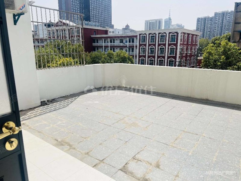 西陵竹苑小区精装电梯带80平大露台