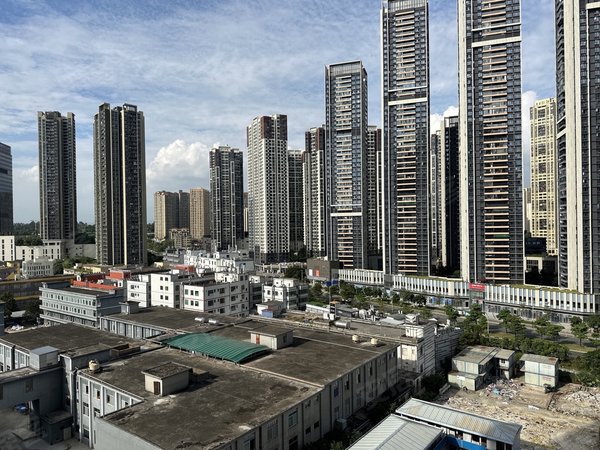 深圳坪山坪山恒大城(二期)大阳台,视野开阔,配齐家私家电出租,楼下