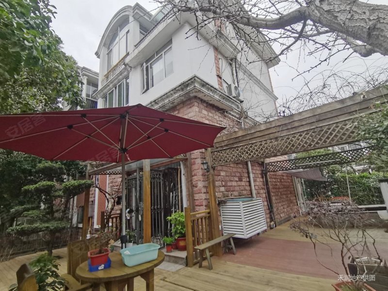 金榜星墅4室2厅3卫221㎡东900万