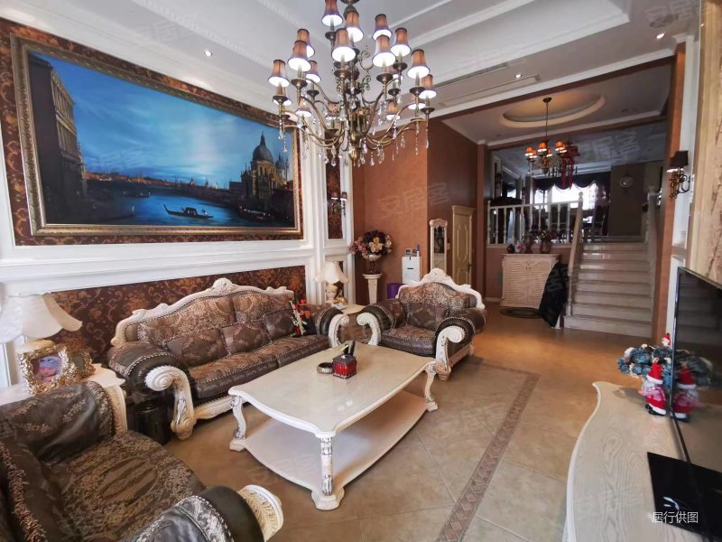 连城别苑美墅5室2厅3卫220㎡南北450万