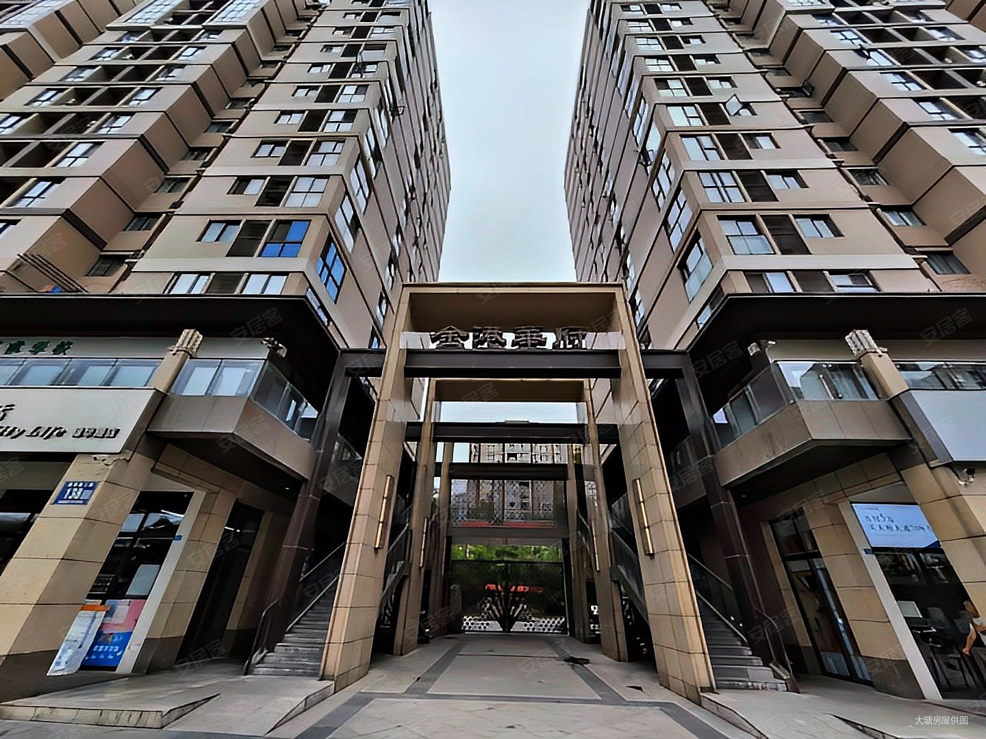 新上金港华府套三 对中庭 不临路