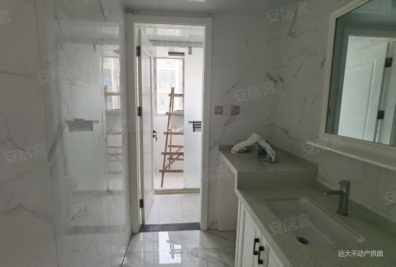 yd扬州天下三期电梯洋房精装修大三房有钥匙随时看有车位急售