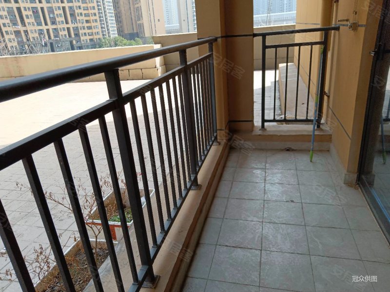 新二环内双阳台带露台性价比高随时可看业主诚心出售