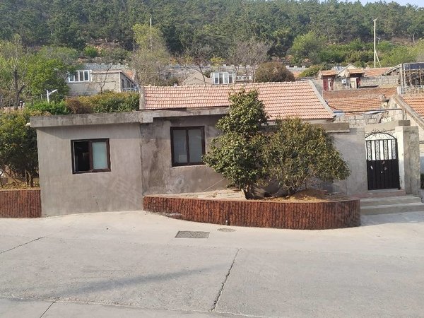 青岛崂山沙子口流清河村自建房沙子口西麦窑村,平房带院,门口停车