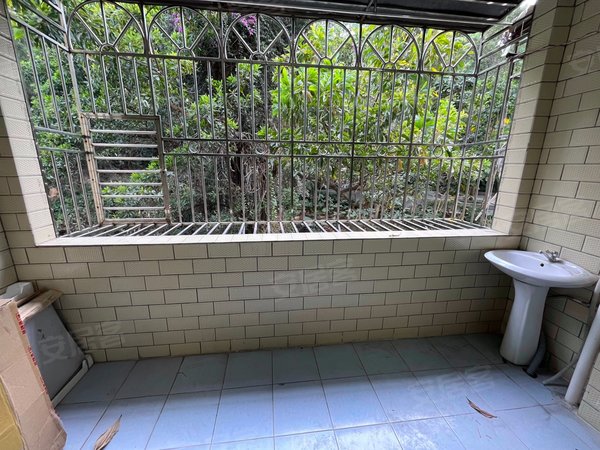 深圳布吉布吉街凤凰山庄布吉西环路凤凰山庄三房 近凤凰第一xx园 东升