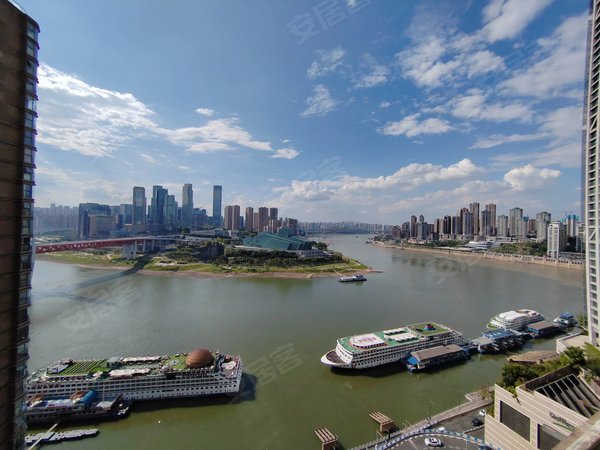 重庆渝中朝天门时代天骄来福士旁 一线江景平层 民宿 展厅 办公室均可