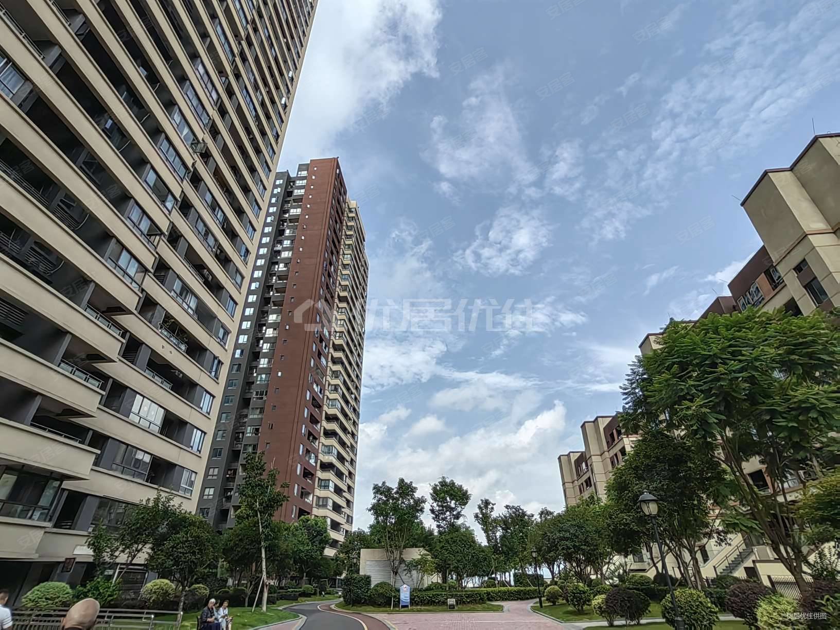 好房子出售,小区环境好,金科空港城(一期)二手房,78万,3室2厅,1卫,75.