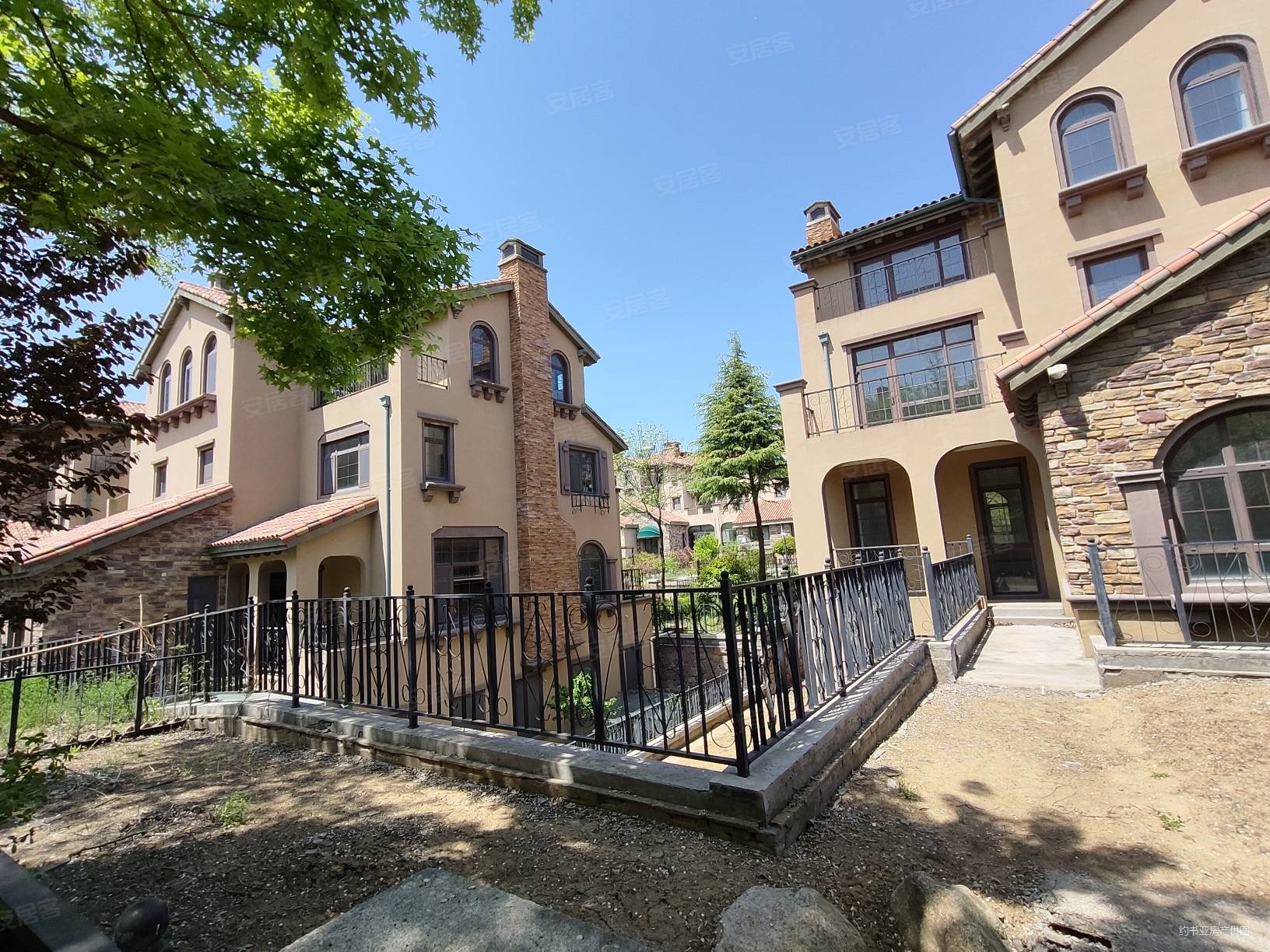 青建橄榄树(别墅)4室2厅4卫318.23㎡南北189万