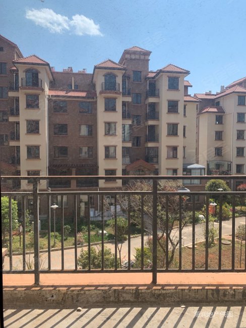 御景新城小高层三房出售,房东急卖价格实惠    楼层先到先得