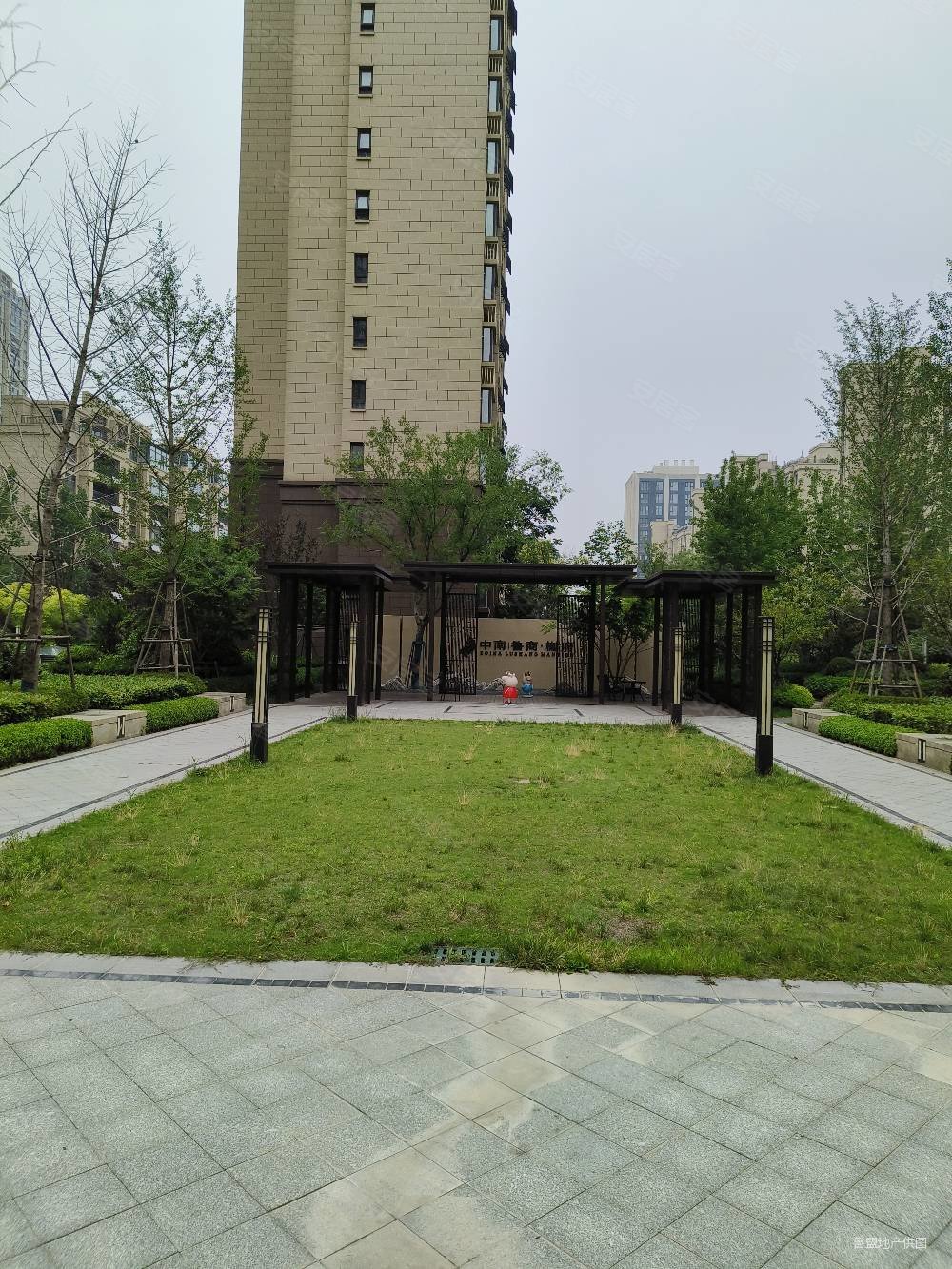 中南樾府洋房一楼带院子4室大阳台带车位记过2低于市场价