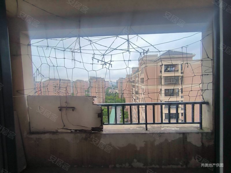 凌桥景园!三房两卫!诚心出售!看房有钥匙!