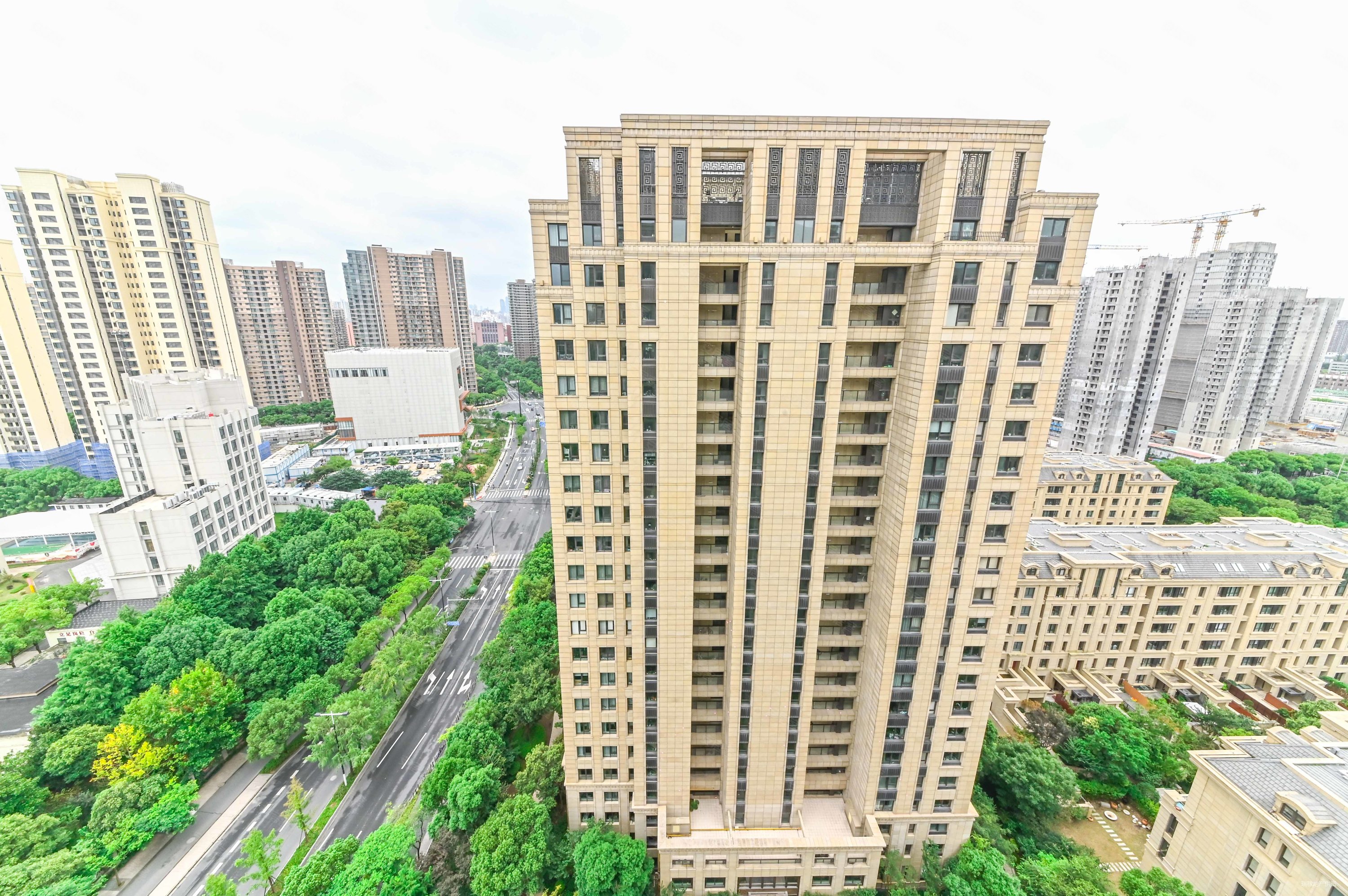 大宁金茂府(二期)3室2厅2卫108.26㎡南北1050万